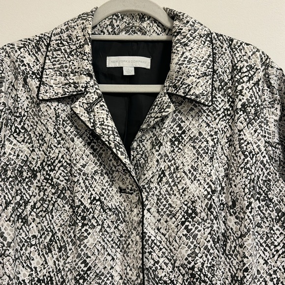 New York & Company Reptile Print Trench Coat Size L - Picture 2 of 7